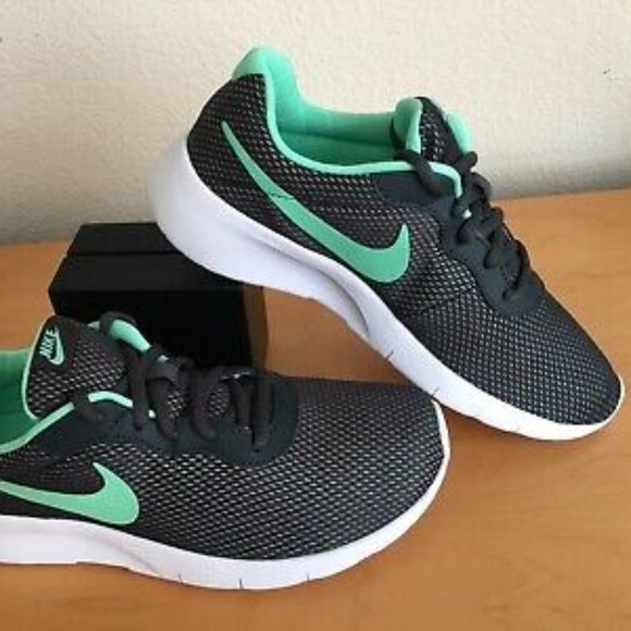 6.5 youth in women's nike